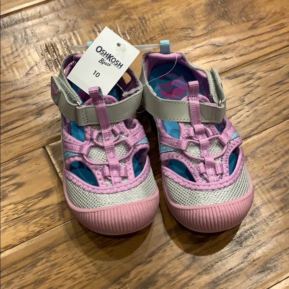 oshkosh bump toe sandals